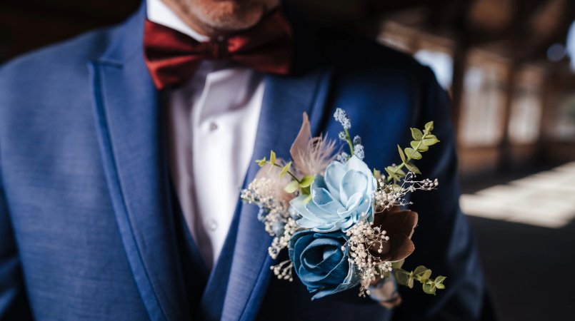 Photo de mariage du marié dans son costume