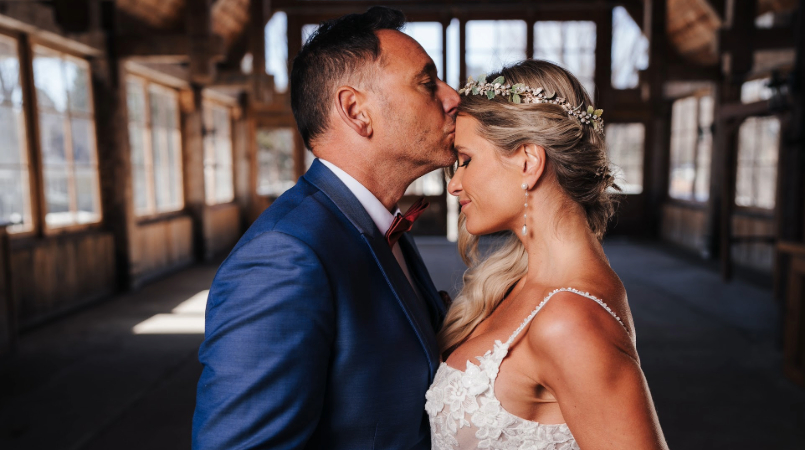 Séance de photo de mariage en intérieur