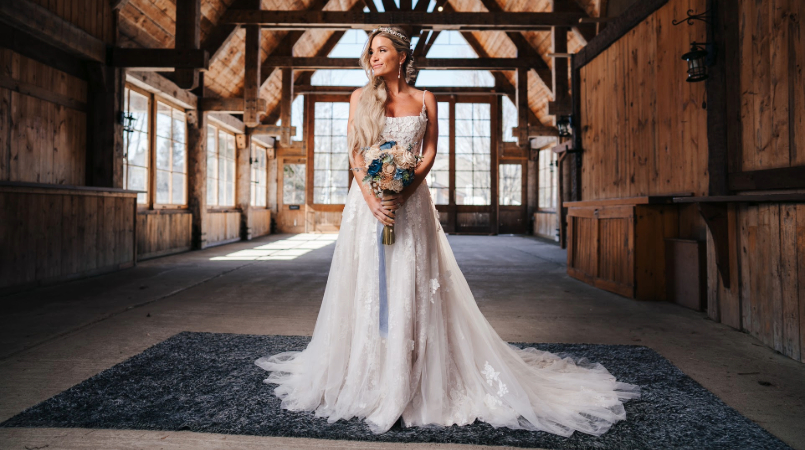 Shooting photo avec la mariée en intérieur