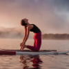 Shooting yoga sur un lac