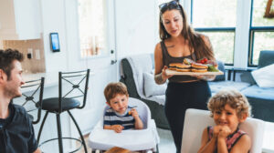 Salle à manger conviviale pour des repas en famille.